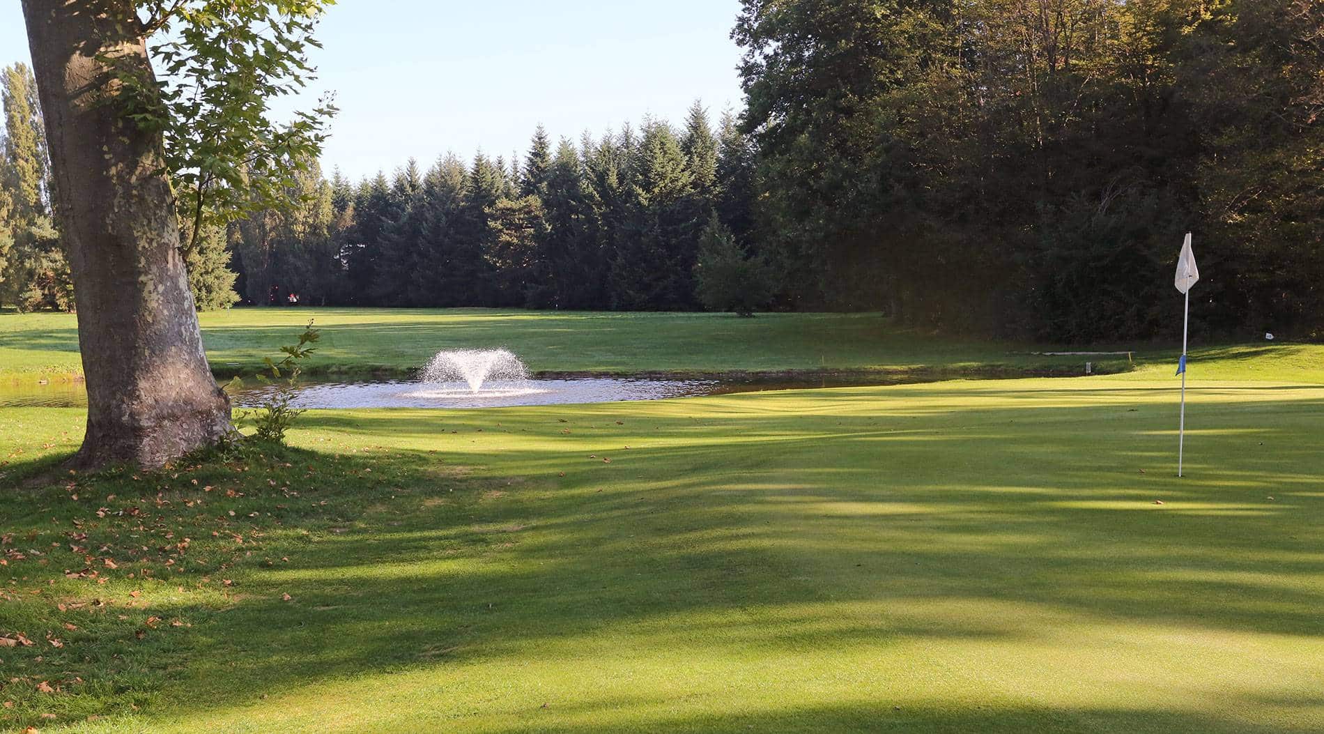 Green d'un trou au Golf d'Ozoire-le-Ferrière