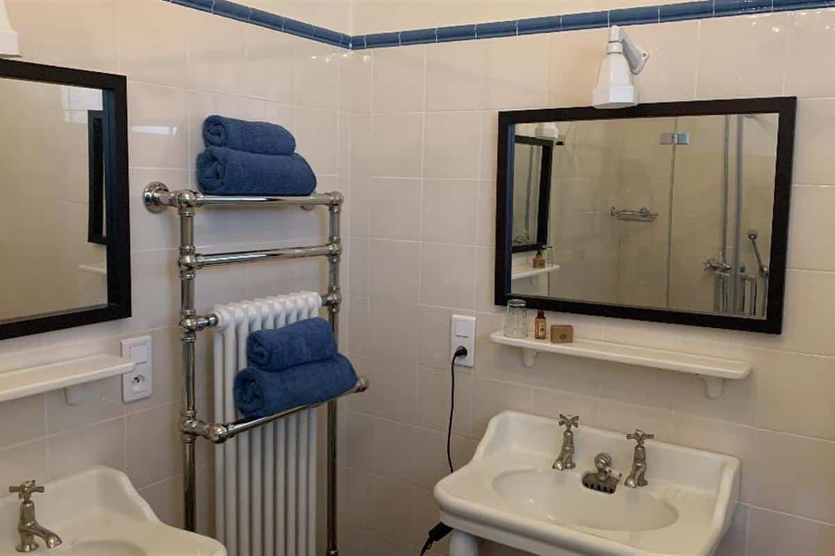 Salle de bain de la chambre twin