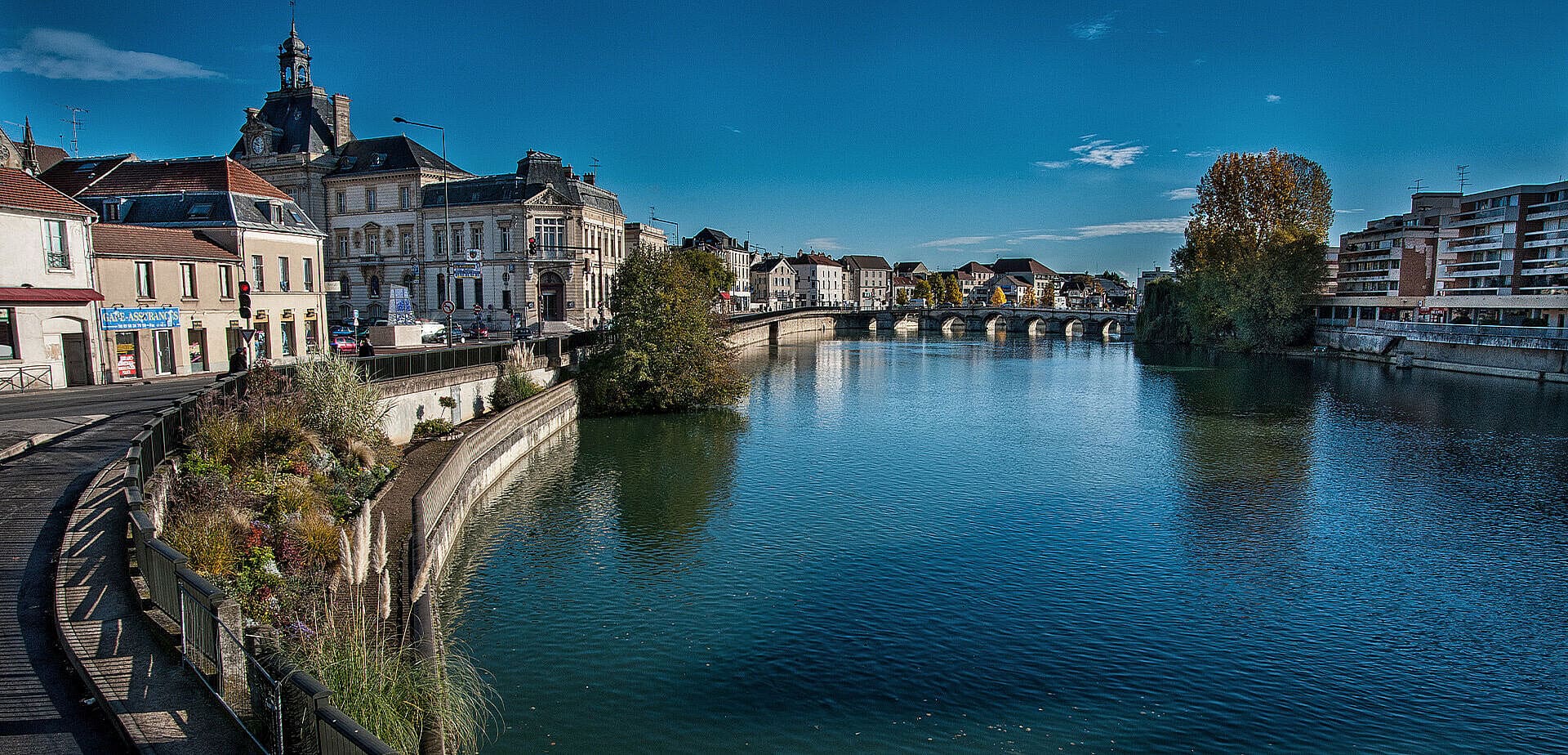 La ville de Meaux et son fleuve