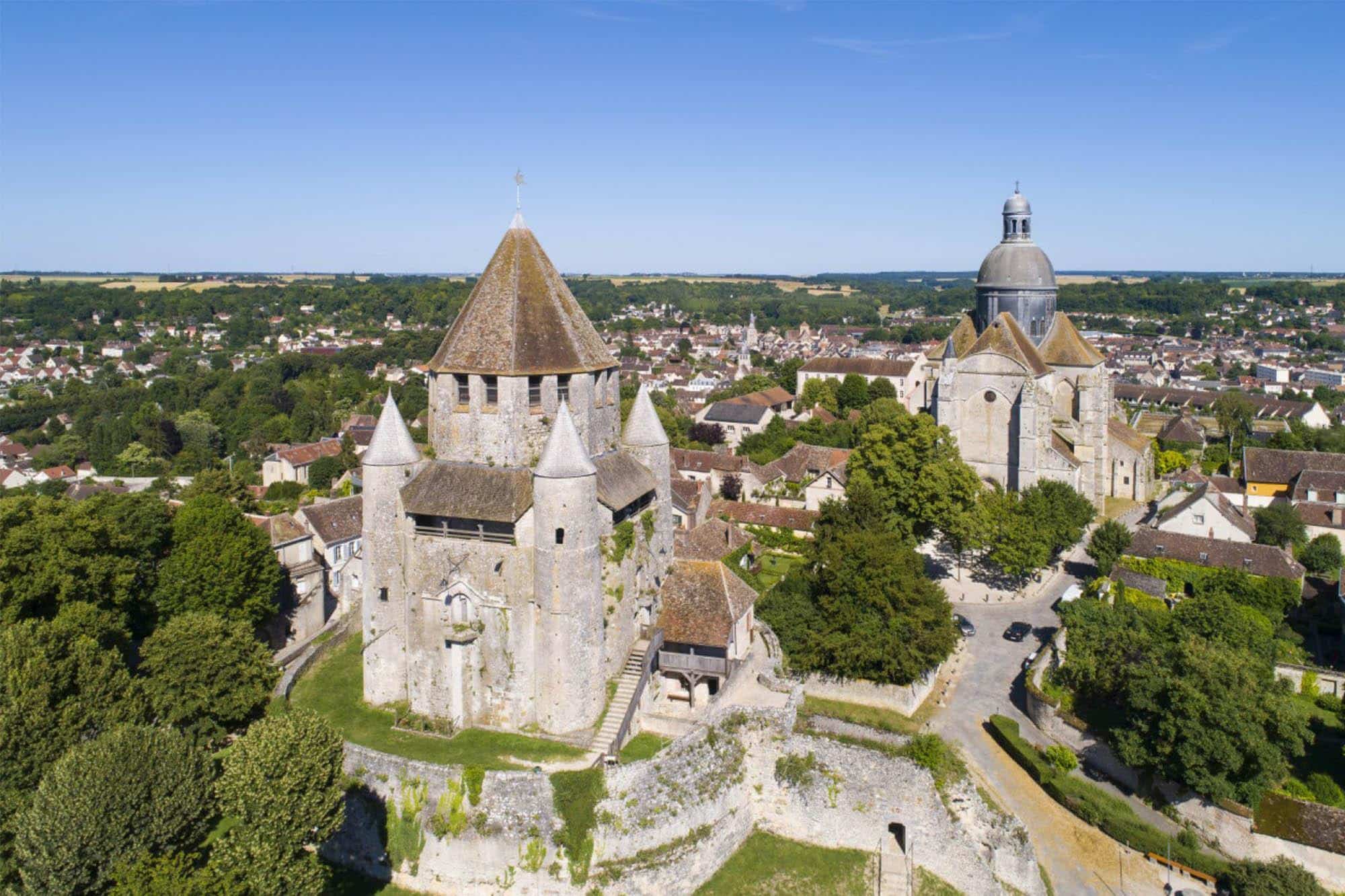 Vue aérienne de la ville de Provins