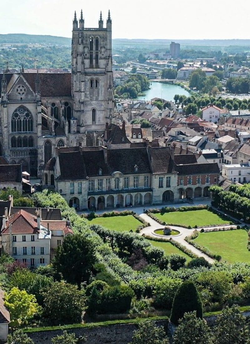 Vue aérienne de la cathédrale de Meaux